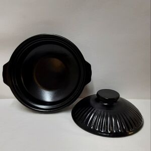 Small to medium covered casserole ceramic dish nwot